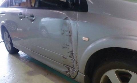 日産　ラフフェスタ（NISSAN　LAFESTA)鈑金塗装事例