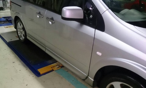 日産　ラフフェスタ（NISSAN　LAFESTA)鈑金塗装事例