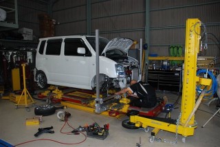 スズキ　ワゴンR（SUZUKI)　フレーム修正　イタリア製スパネーゼ社　フレームジグ修正機　自動車修理事例