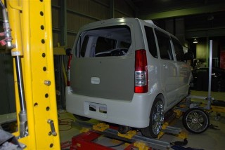 スズキ　ワゴンR（SUZUKI)　フレーム修正　イタリア製スパネーゼ社　フレームジグ修正機　自動車修理事例