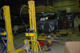 ダイハツ　ムーヴカスタム（DAIHATSU)　 フレーム修正　顔面移植　鈑金　塗装　スパネーゼ社　イタリア製ジグ修正機使用　