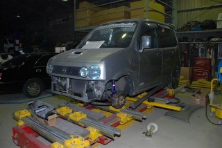 ダイハツ　ムーヴカスタム（DAIHATSU)　 フレーム修正　顔面移植　鈑金　塗装　スパネーゼ社　イタリア製ジグ修正機使用　