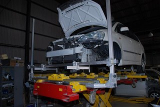 トヨタ　イプサム（TOYOTA)　イタリア　スパネーゼ　スパネージ(SPANESI)　フレームジグ修正機使用　鈑金塗装　自動車修理事例