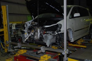 トヨタ　イプサム（TOYOTA)　イタリア　スパネーゼ　スパネージ(SPANESI)　フレームジグ修正機使用　鈑金塗装　自動車修理事例