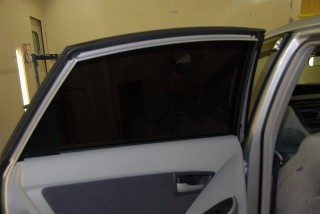 トヨタ　プリウス（TOYOTA　PRIUS）　スモーク　カーフィルム貼り
