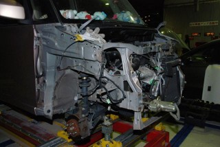 ダイハツ　タント（DAIHATSU）　フレーム修正　鈑金塗装　イタリア製スパネーゼ社製フレームジグ修正機を使用（SPANESI）　自動車修理事例