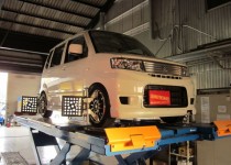 スズキ　スティングレー　(SUZUKI　STINGRAY)　4輪アライメント調整　アムテックス社製4輪アライメントテスター使用　