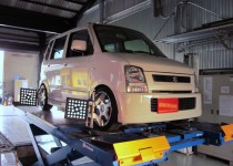 スズキ　ワゴンR（SUZUKI　WAGONｰR)　4輪アライメント調整　アムテックス社製4輪アライメントテスター使用　