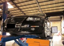Volkswagen　PASSAT 　2.0FSI　Turbo (フォルクスワーゲン　PASSAT FSI　2.0TARBO　)　4輪アライメント調整　アムテックス社製4輪アライメントテスター使用
