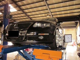 Volkswagen　PASSAT 　2.0FSI　Turbo (フォルクスワーゲン　PASSAT FSI　2.0TARBO　)　4輪アライメント調整　アムテックス社製4輪アライメントテスター使用