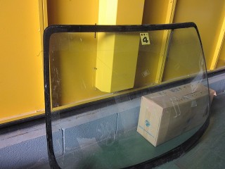 ダイハツ　ムーヴ(DAIHATSU　MOVE)　フロントガラス交換