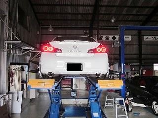 日産SKYLINE（スカイライン）4輪アライメント調整　アムテックス社製4輪アライメントテスター使用