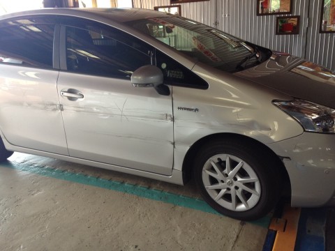 トヨタ プリウスα 鈑金塗装