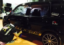 サイドデカール貼り