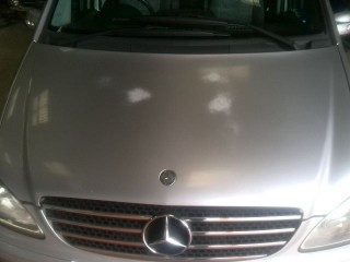 ベンツ　ボンネットのメンテナンス塗装