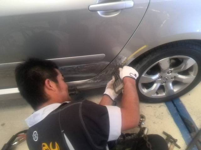 プジョー(Peugeot) ドアとクォーターの修理