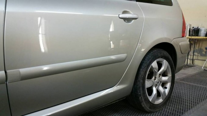 プジョー(Peugeot) ドアとクォーターの修理