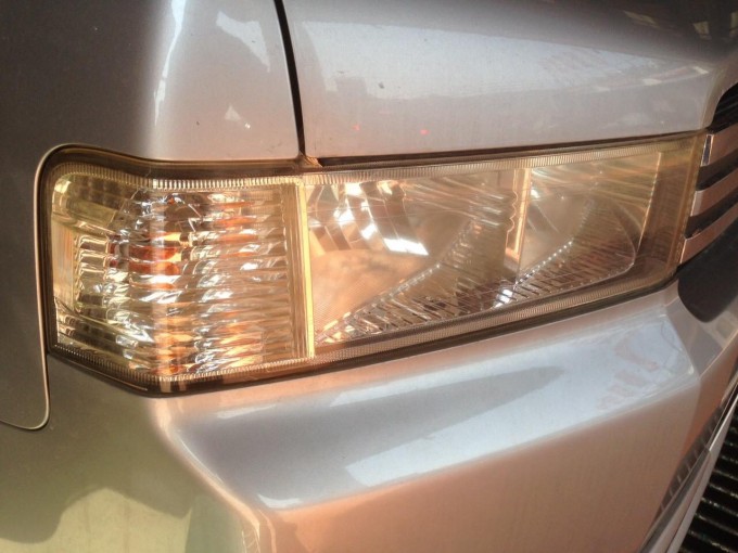 HONDA Spike（ホンダモビリオスパイク）ヘッドライトのクリーニング