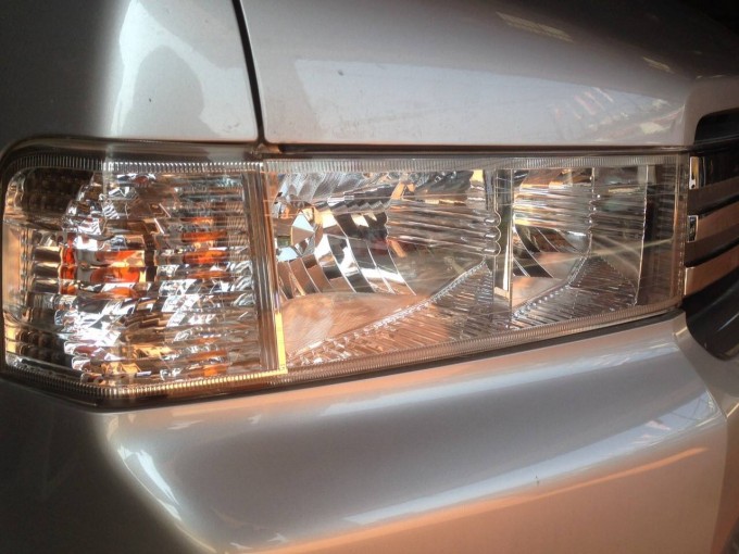 HONDA Spike（ホンダモビリオスパイク）ヘッドライトのクリーニング