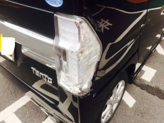 DAIHATSU TANTO （ダイハツタント）リアバンパー修理・テールレンズ交換