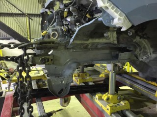 フレーム修正の様子