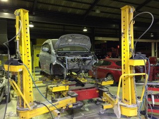 フレーム修正の様子