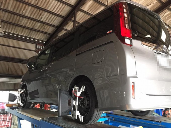 TOYOTA NOAH（トヨタノア）ご購入・四輪アライメント調整