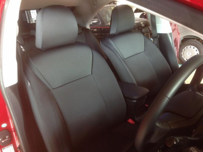 LEXUS HS（レクサスエイチエス）シートカバー取り付け