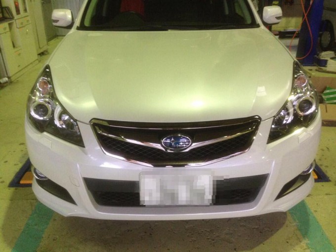 SUBARU LAGECY（スバルレガシー）B4　ヘッドライト磨き