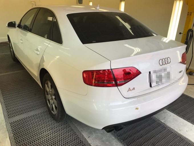 Audi A4（アウディエーフォー）板金塗装